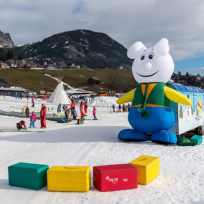 Übungshügel der Skischule