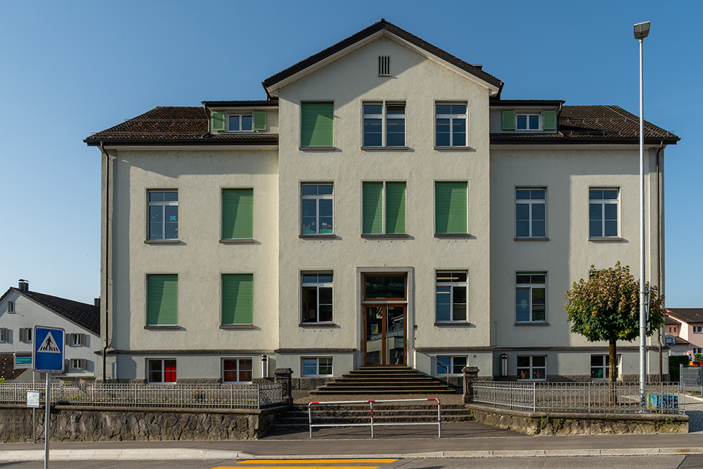 Schulhaus Dorf Eschenbach SG