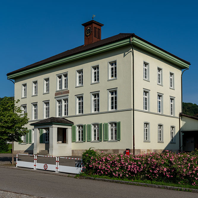 Schulhaus in Hellikon