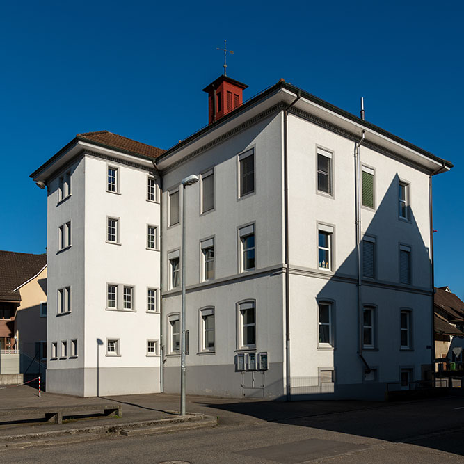 Schulhaus in Zeiningen