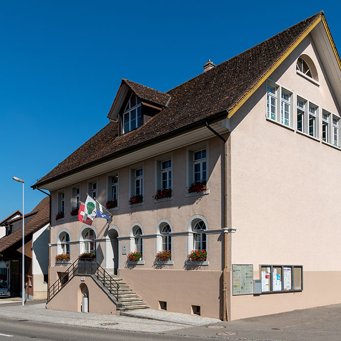 Gemeindeverwaltung und Schulhaus in Schupfart