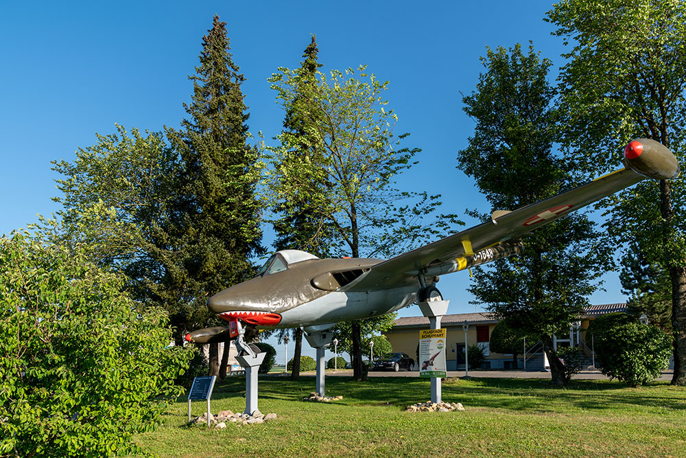 Venom beim Flugplatz in Schupfart