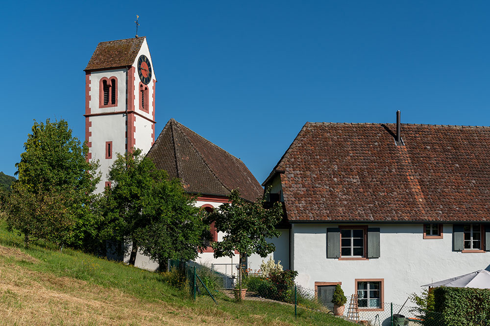 Kirche und Pfarrhof in Obermumpf