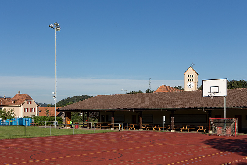 Terrain de sport à Fontenais