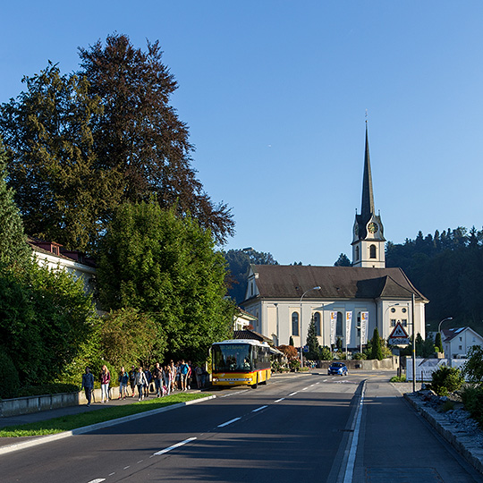 Schulbus in Zell LU