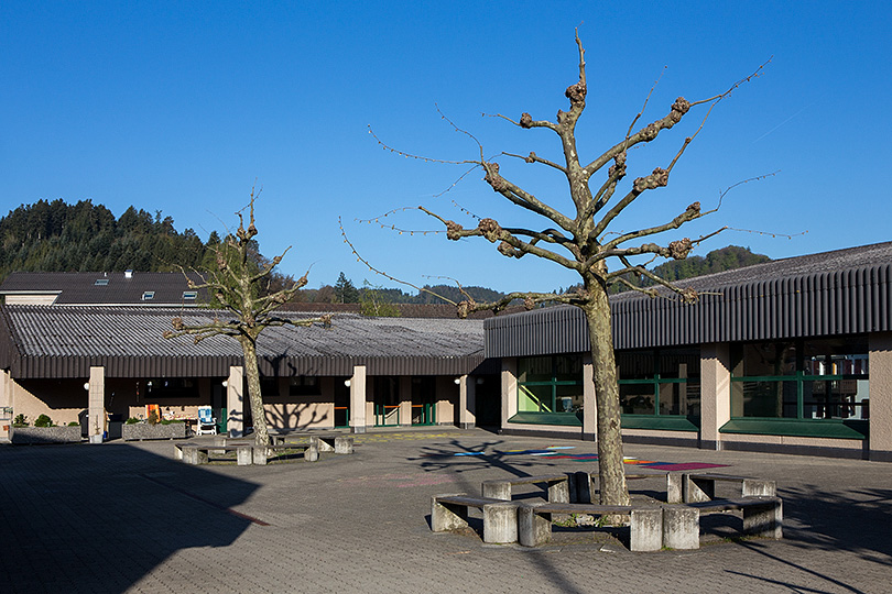 Schulhaus in Langnau bei Reiden