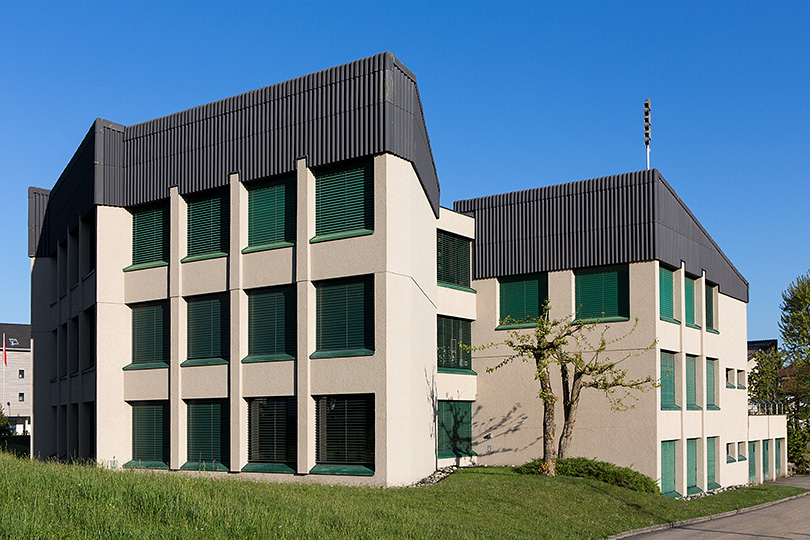 Schulhaus in Langnau bei Reiden