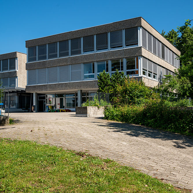 Schulhaus Berg in Gossau ZH