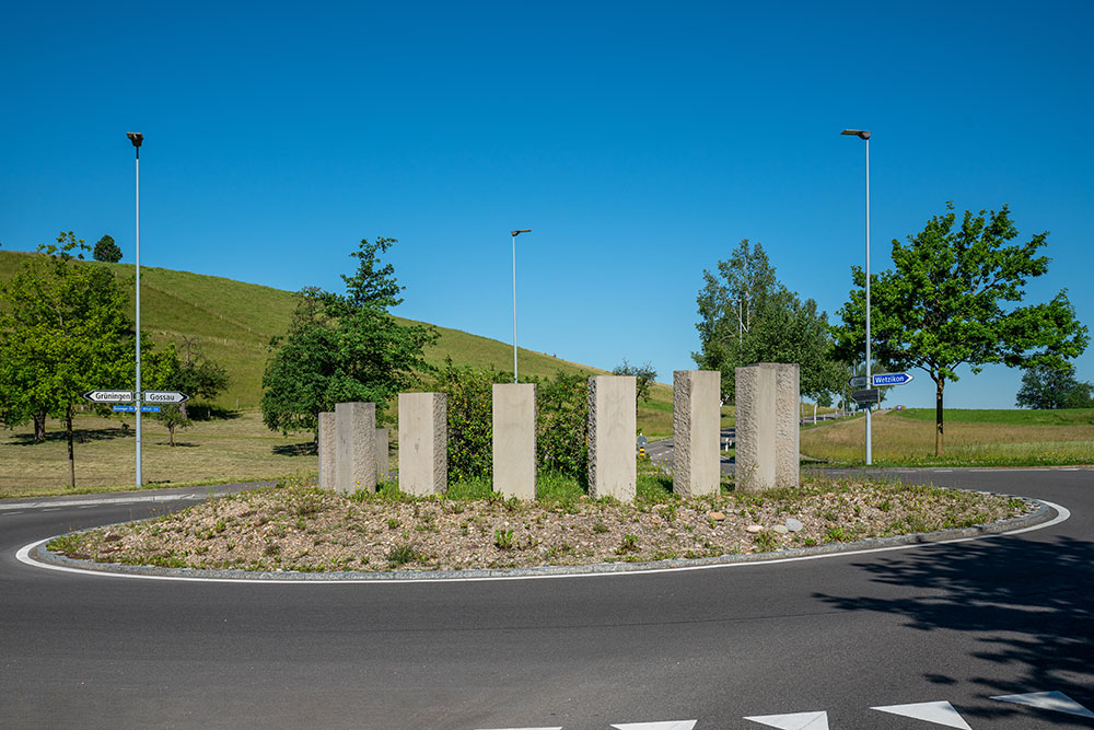 Verkehrskreisel in Ottikon