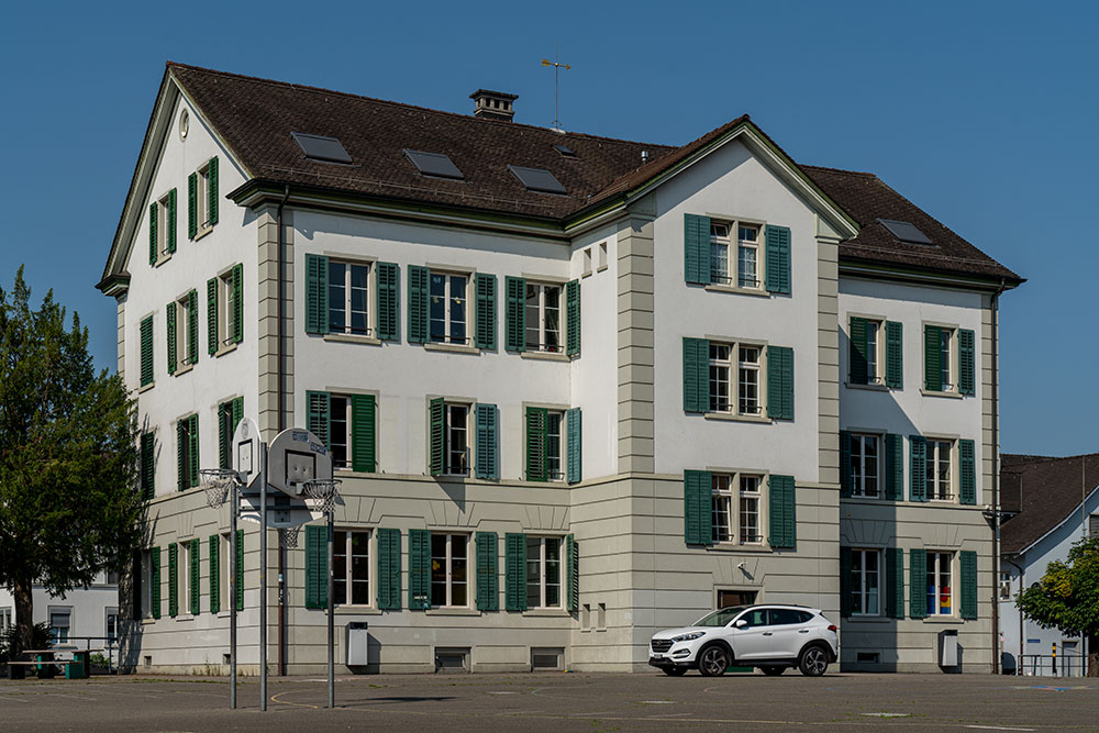 Schulhaus Dorf in Dübendorf