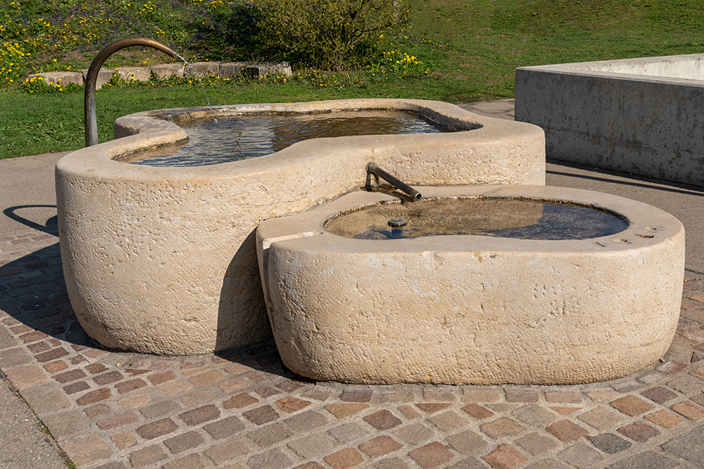 Brunnen beim Schulhaus Magden