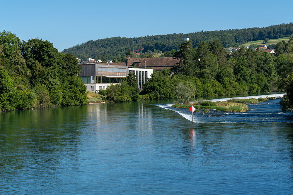 Bezirksschule und Limmat