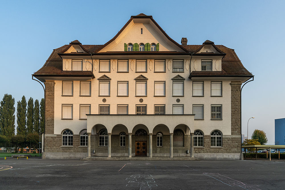 Schulhaus Dorf in Emmen