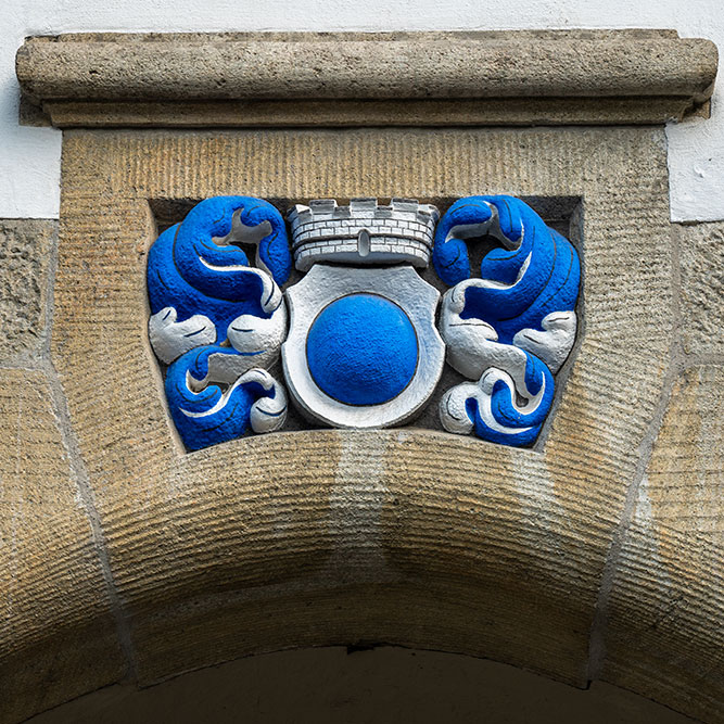 Steinrelief mit Wappen von Lenzburg