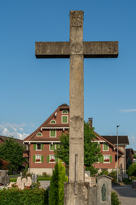 Friedhofskreuz in Sins
