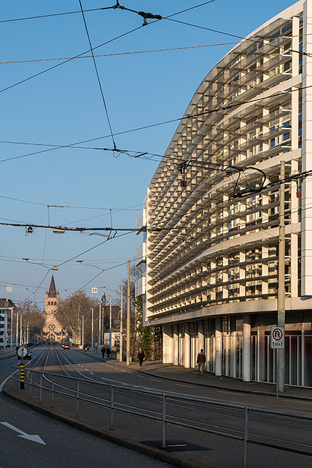 Viaduktstrasse mit Blick zur Pauluskirche