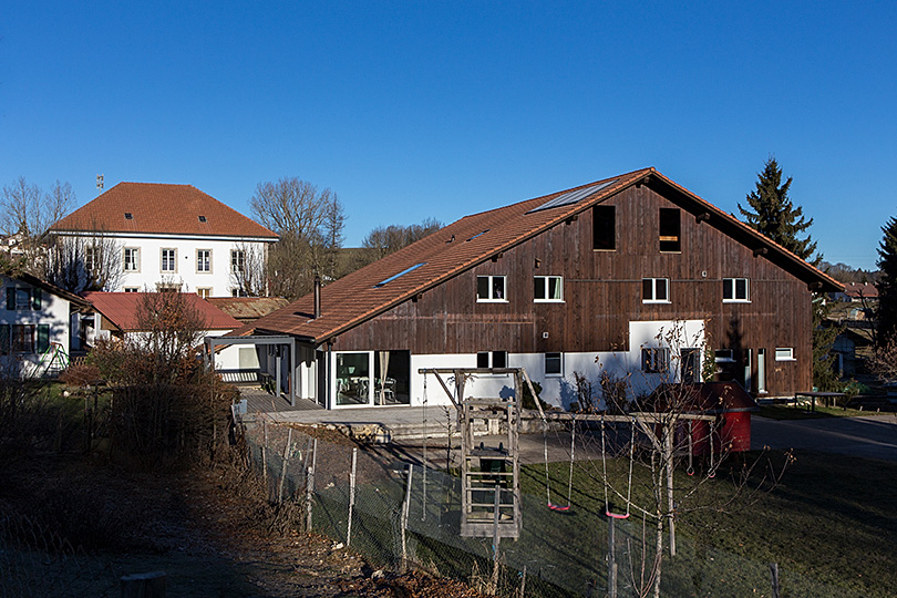 Ancienne école et une maison rurale à Muriaux