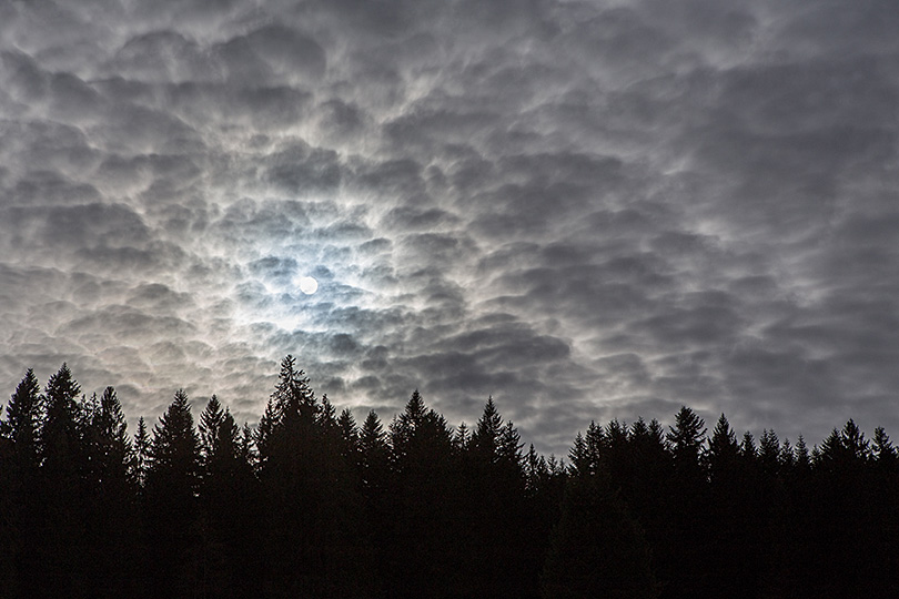 Soleil et des nuages