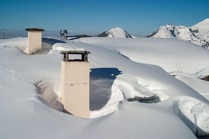 schneebedecktes Dach