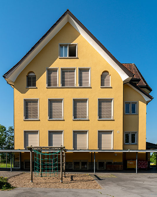 Schulhaus Fosberg Wolfhausen
