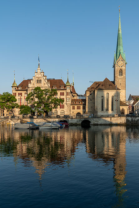 Stadthaus un Fraumünster