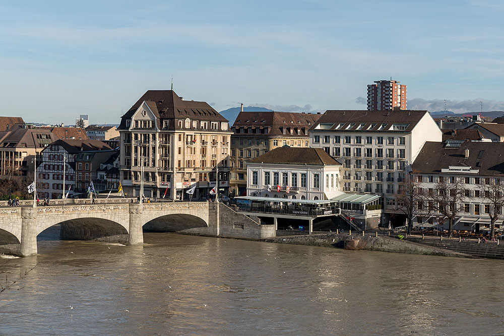 Ausblick vom Rheinsprung zur Mittleren Rheinbrücke