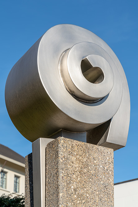 Skulptur beim Wehrlinschulhaus