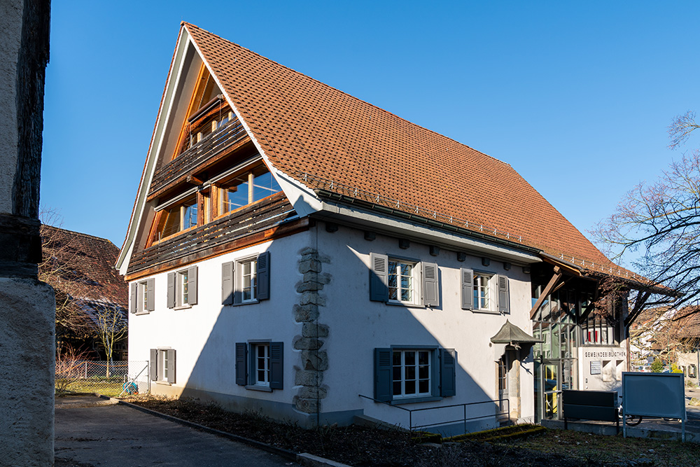 Gemeindebibliothek und Dorfmuseum in Therwil
