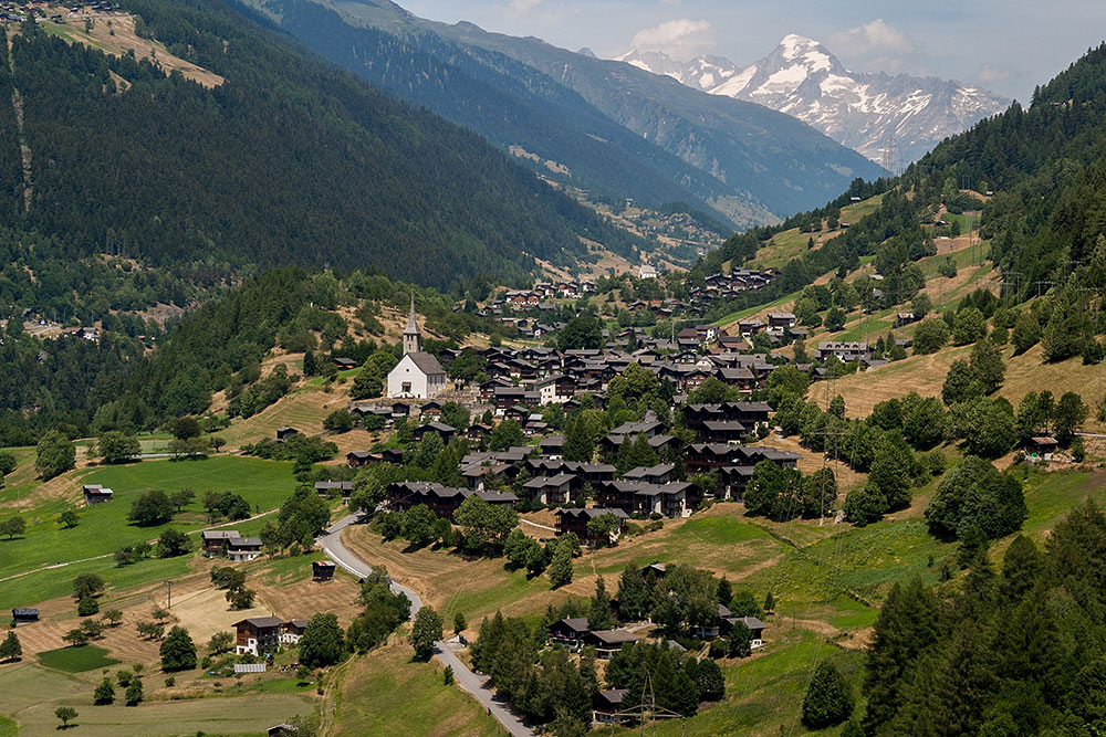 Blick auf Ernen und Mühlebach