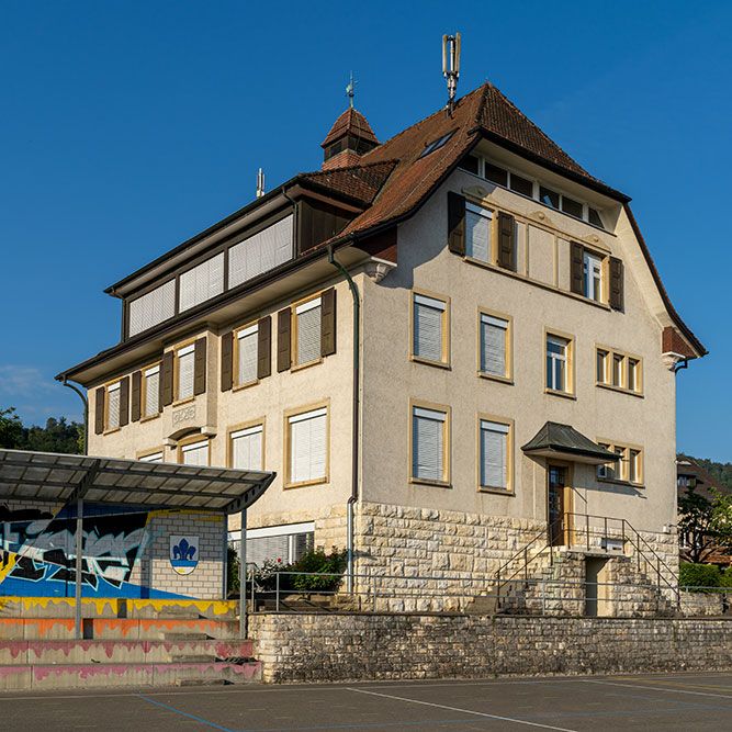 Schulhaus in Pfeffingen