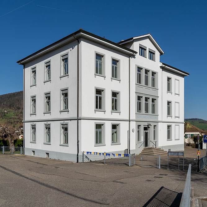 Schulhaus in Oberdorf BL