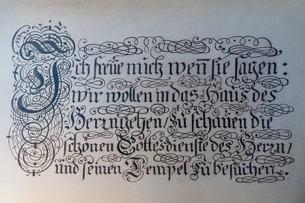 Schrift in der Kirche in Ziefen