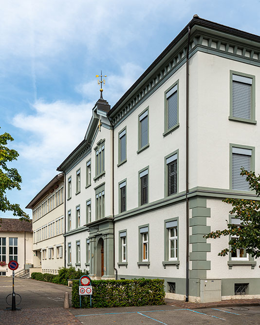 Schulhaus Dorf in Sissach