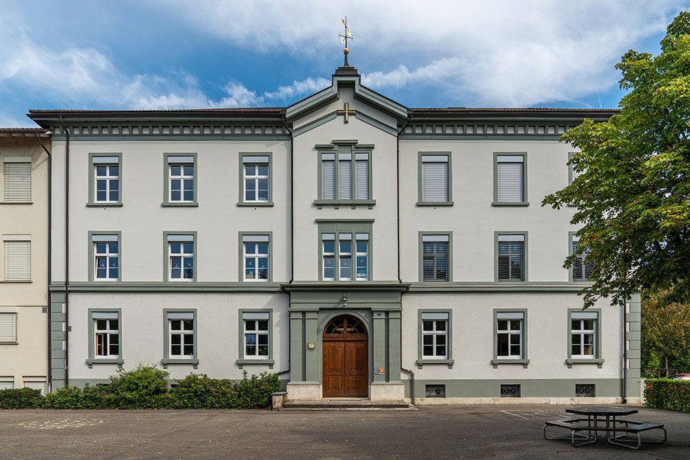 Schulhaus Dorf in Sissach