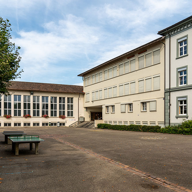 Schulhaus Dorf in Sissach