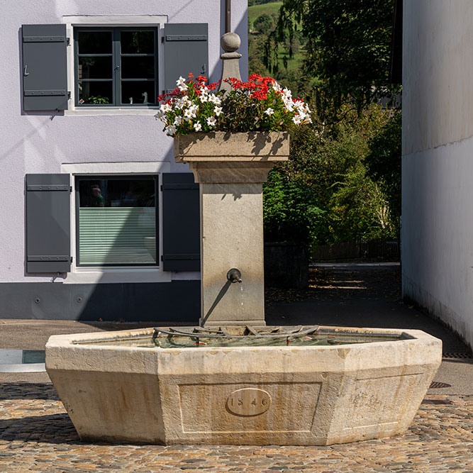 Brunnen