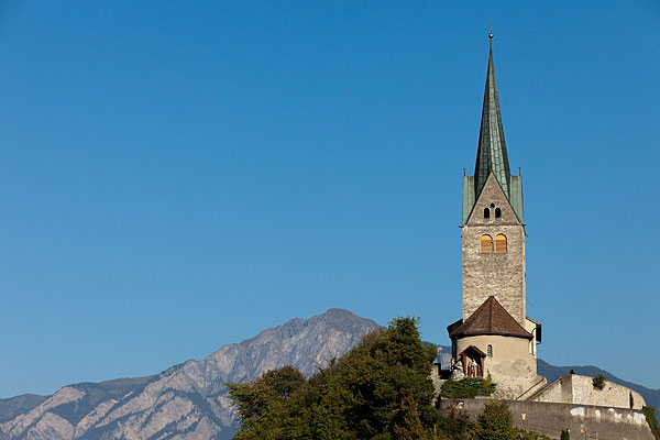 Friedhofskirche Sogn Gion Battista in Domat Ems