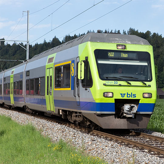 Niederflur-Nahverkehrszug NINA der bls