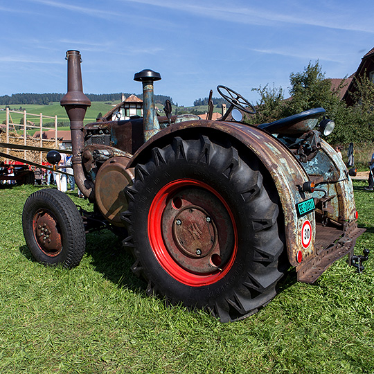 Traktor an der Brächete