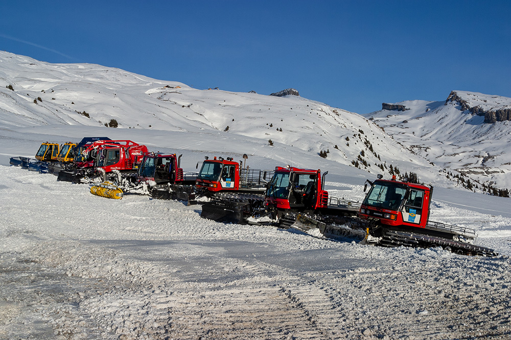 Pistenfahrzeuge auf Alp Dado