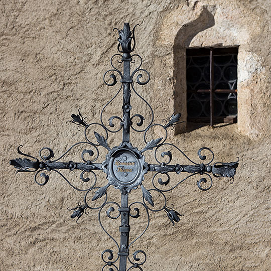 schmiedeeisernes Grabkreuz