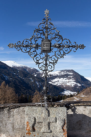 schmiedeeisernes Grabkreuz