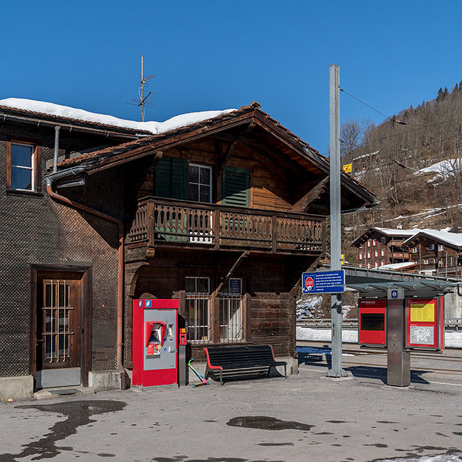 Bahnhof in Jenaz