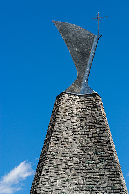 Skulptur bei der Kirche St. Mauritius