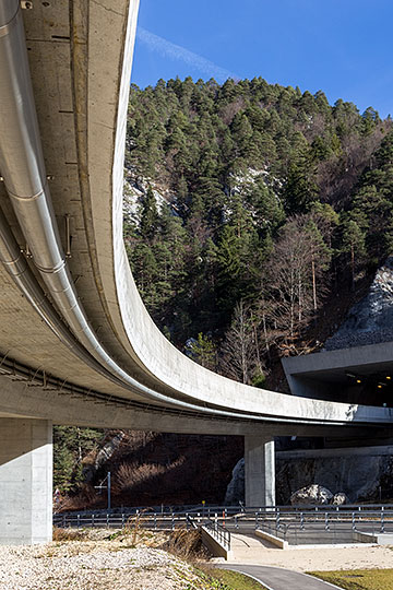 Route d'accès autoroute à Court