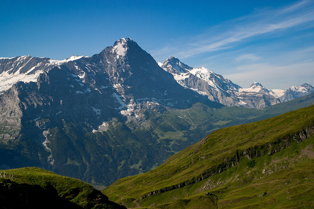 Blick von der First hin zum Eiger und der Jungfrau