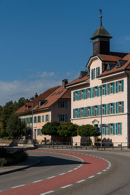 Ecole primaire et Administration communale à Cormoret