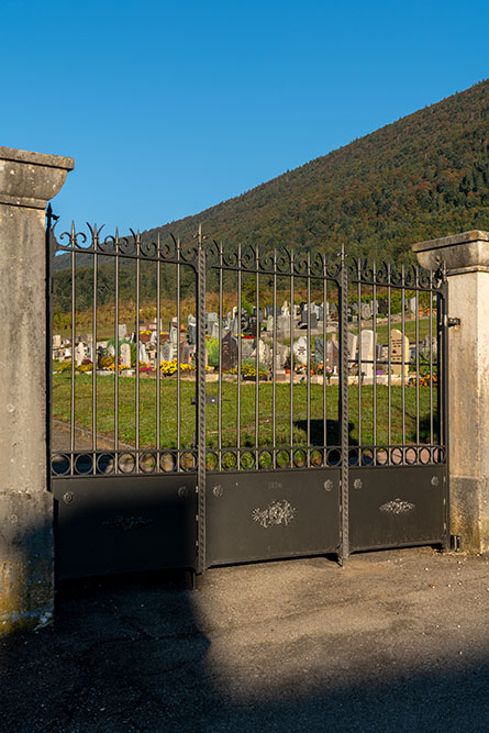 Cimetière à Cortébert