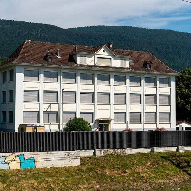 Industriegebäude in Lengnau