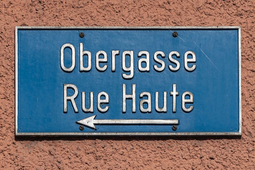 Strassenschild zweisprachig